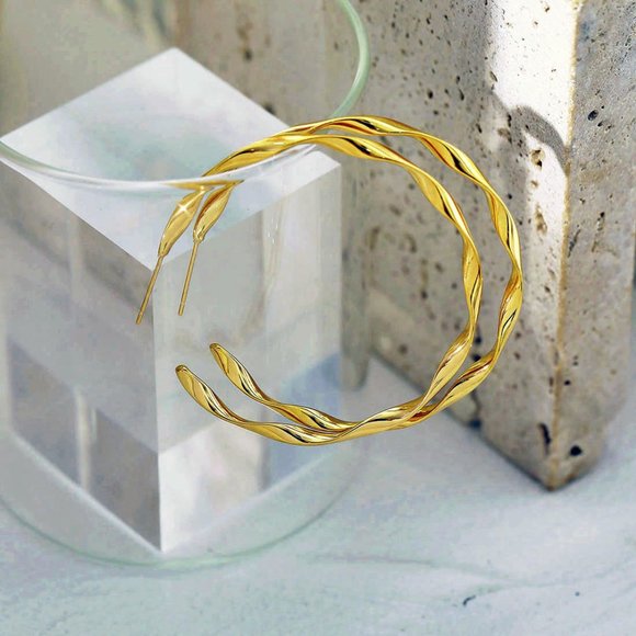 ALICIA Twisted Hoop Gold Earrings - Picture 5 of 7